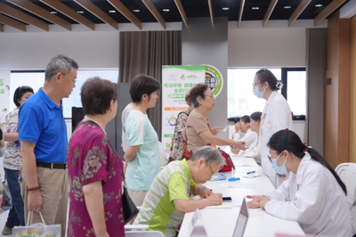 上海市第六人民醫(yī)院臨床營養(yǎng)科舉辦社區(qū)義診健康咨詢活動