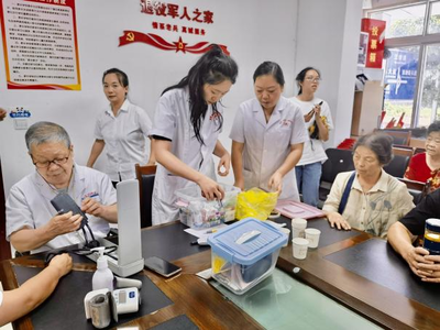 雨城區(qū)關工委社區(qū)工作團 暑期黨史教育與心理健康關愛活動中的營養(yǎng)健康咨詢服務